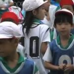 【恐怖映像】衝撃的な心霊現象が、子供達の楽しい一日を一瞬で恐怖に変える。怨霊の正体、霊障とは？学生生活、年に一度の晴れ舞台〝運動会〟を捉えたカメラに映る恐怖映像が怖すぎて震えが止まらない。