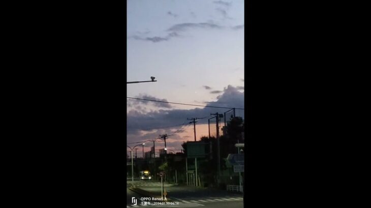 上空を飛行する謎の発光未確認飛行物体が⁈千葉市上空にて！